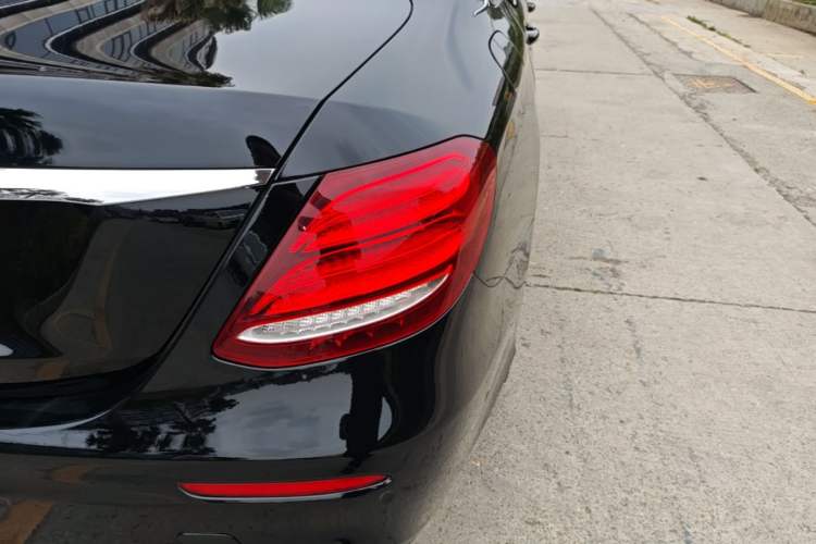 Used Mercedes-Benz E-Class 2019 Restyled E 300 L Sport Luxury Edition Right Rear Taillight