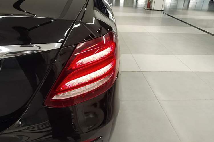 Used Mercedes-Benz E-Class 2019 E 200 L Right Rear Taillight