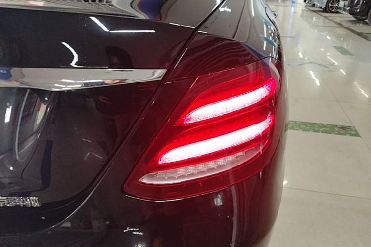 Used Mercedes-Benz E-Class 2019 Restyled E 300 L Luxury Edition Right Rear Taillight