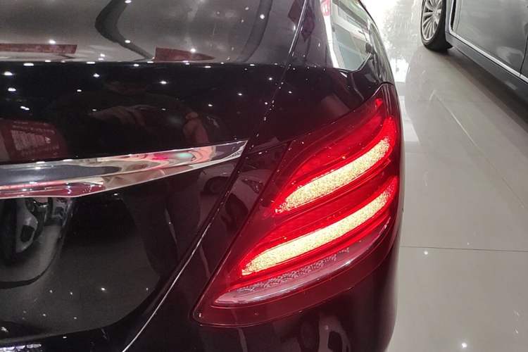 Used Mercedes-Benz E-Class 2019 E 260 L Right Rear Taillight