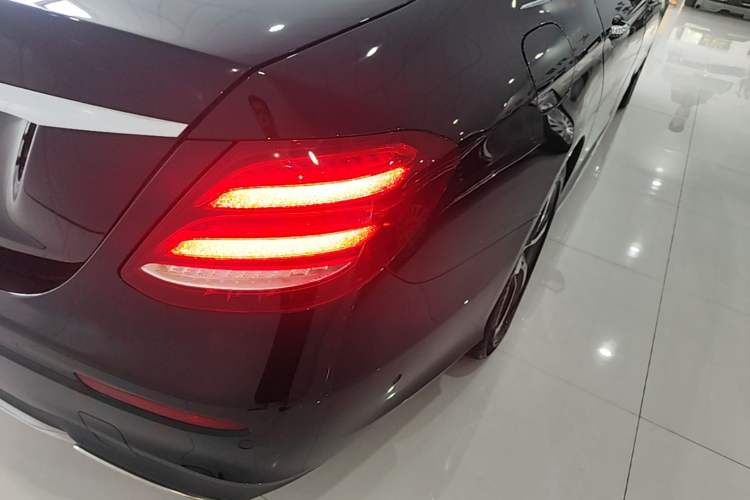 Used Mercedes-Benz E-Class 2019 Restyled E 300 L Sport Luxury Edition Right Rear Taillight