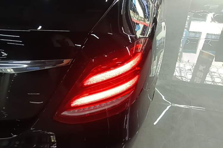Used Mercedes-Benz E-Class 2019 Restyled E 300 L Sport Luxury Edition Right Rear Taillight