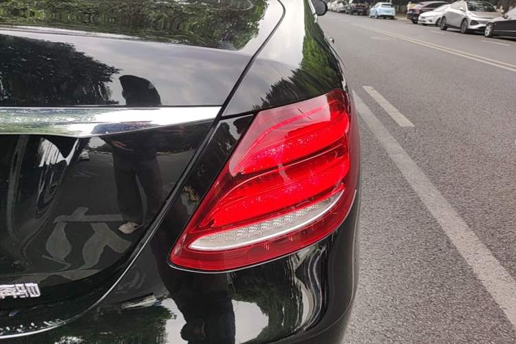 Used Mercedes-Benz E-Class 2019 Restyled E 300 L Sport Luxury Edition Right Rear Taillight