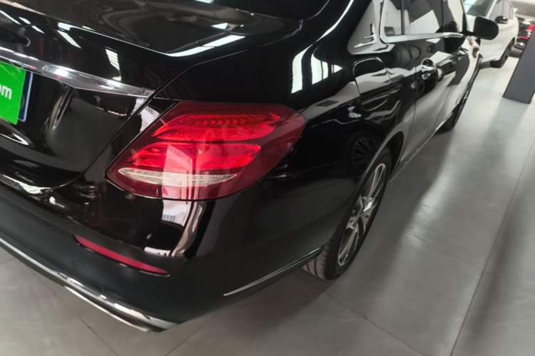 Used Mercedes-Benz E-Class 2019 Facelifted E 300 L Stylish Version Right Rear Taillight
