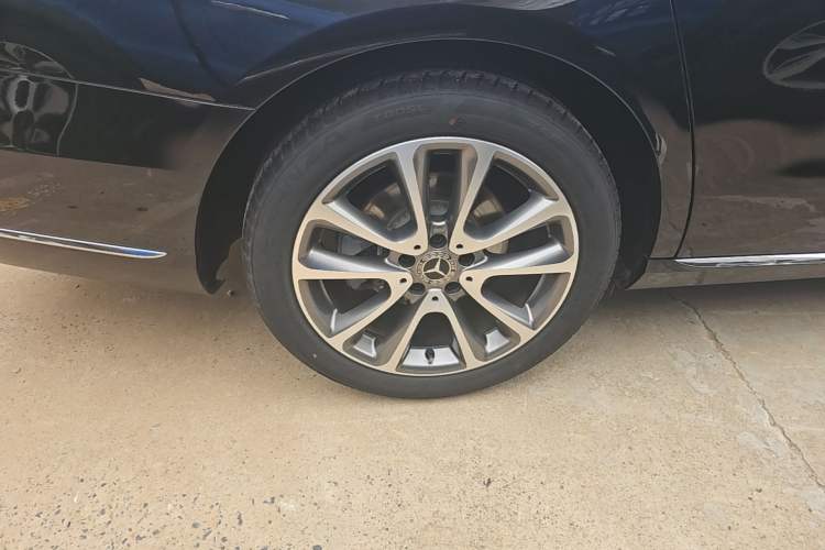 Used Mercedes-Benz E-Class 2019 E 200 L Right Rear Wheel Hub