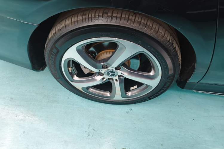 Used Mercedes-Benz E-Class 2019 Restyled E 300 L Sporty and Stylish Edition Right Rear Wheel Hub