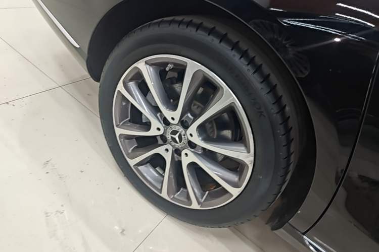 Used Mercedes-Benz E-Class 2019 Restyled E 300 L Luxury Edition Right Rear Wheel Hub