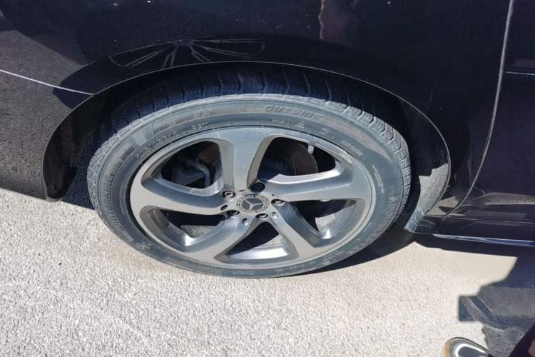 Used Mercedes-Benz E-Class 2019 Restyled E 300 L Sporty and Stylish Edition Right Rear Wheel Hub