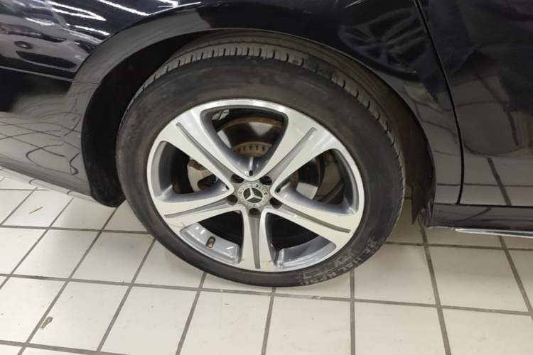 Used Mercedes-Benz E-Class 2019 E 260 L Sport Edition Right Rear Wheel Hub
