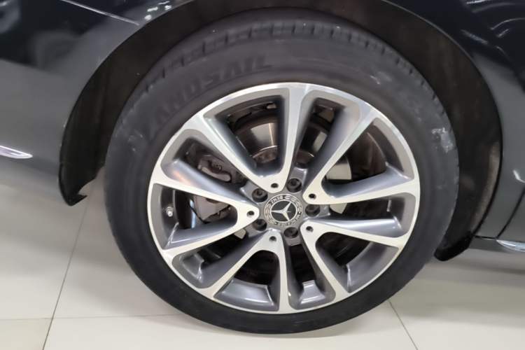 Used Mercedes-Benz E-Class 2019 E 260 L Right Rear Wheel Hub