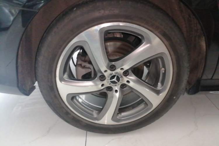 Used Mercedes-Benz E-Class 2019 Restyled E 300 L Sport Luxury Edition Right Rear Wheel Hub