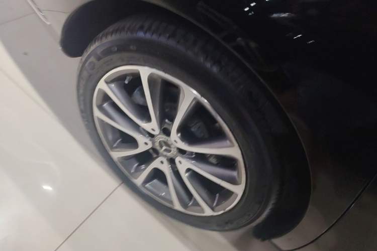 Used Mercedes-Benz E-Class 2019 Facelifted E 300 L Stylish Version Right Rear Wheel Hub