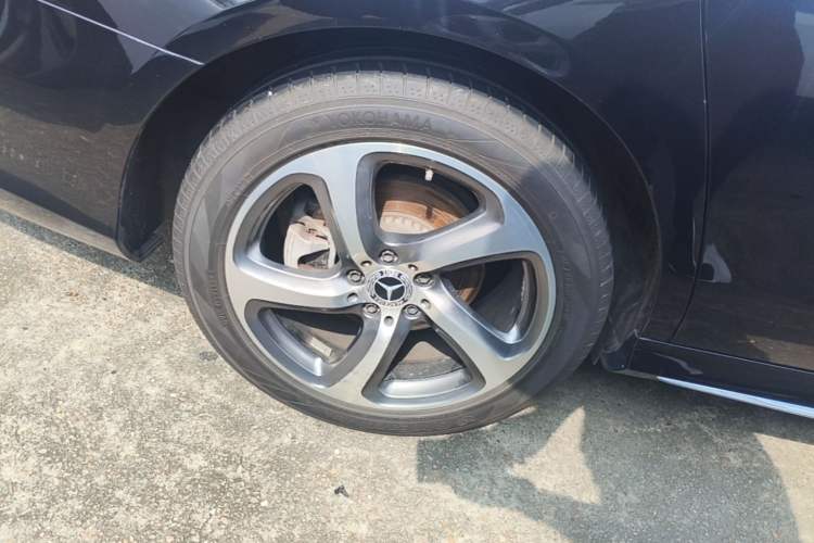 Used Mercedes-Benz E-Class 2019 Restyled E 300 L Sporty and Stylish Edition Right Rear Wheel Hub