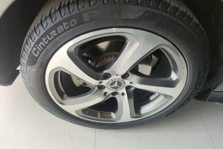 Used Mercedes-Benz E-Class 2019 Restyled E 300 L Sporty and Stylish Edition Right Rear Wheel Hub