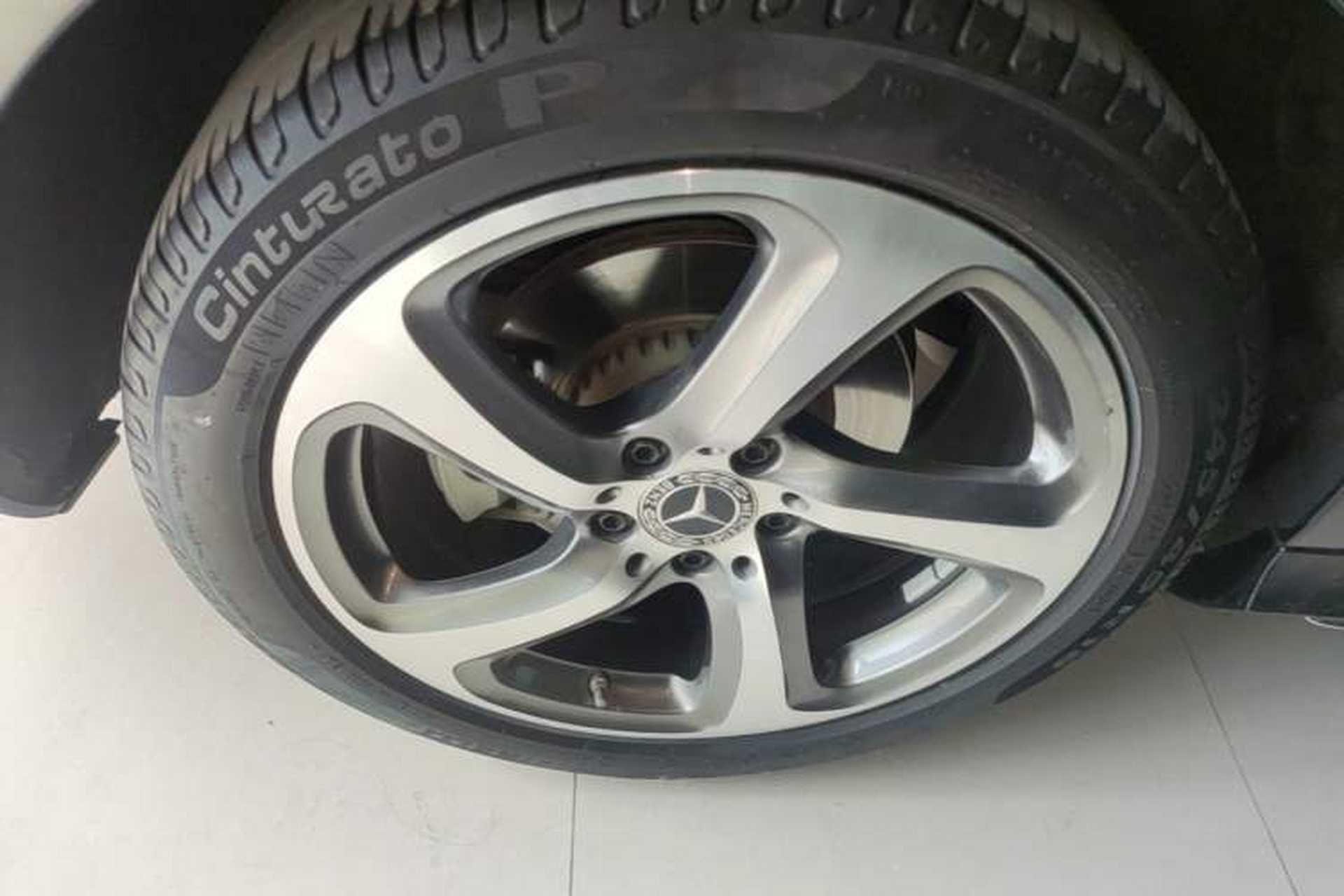 Used Mercedes-Benz E-Class 2019 Restyled E 300 L Sporty and Stylish Edition Right Rear Wheel Hub