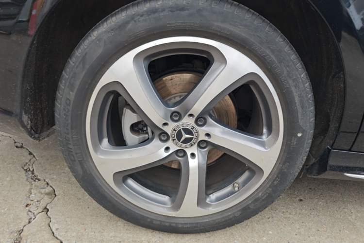 Used Mercedes-Benz E-Class 2019 Restyled E 300 L Sporty and Stylish Edition Right Rear Wheel Hub