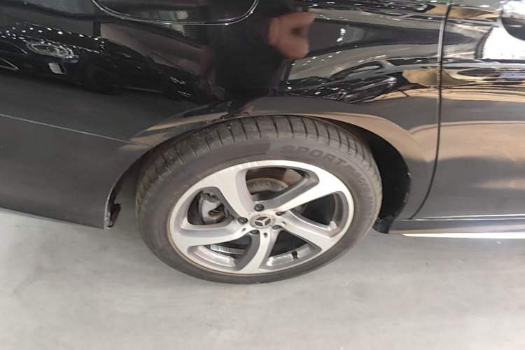 Used Mercedes-Benz E-Class 2019 E 300 L Sporty and Stylish Model Right Rear Wheel Hub