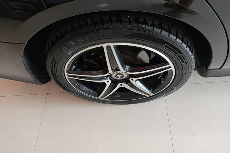 Used Mercedes-Benz E-Class 2019 E 260 Sport Edition Right Rear Wheel Hub