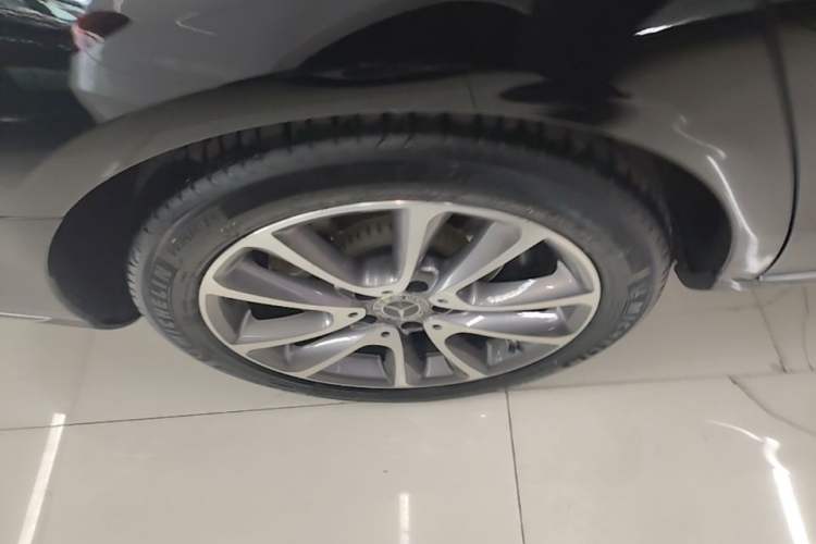 Used Mercedes-Benz E-Class 2019 Facelifted E 300 L Stylish Version Right Rear Wheel Hub
