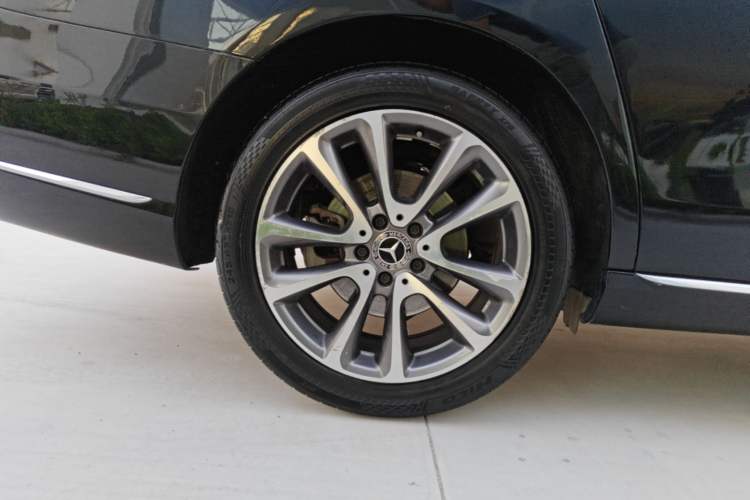 Used Mercedes-Benz E-Class 2019 E 300 L Stylish Model Right Rear Wheel Hub