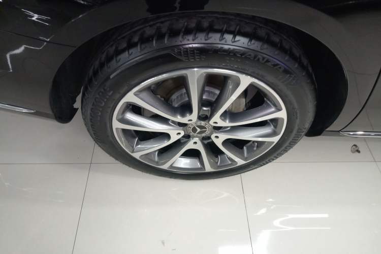 Used Mercedes-Benz E-Class 2019 Facelifted E 300 L Stylish Version Right Rear Wheel Hub
