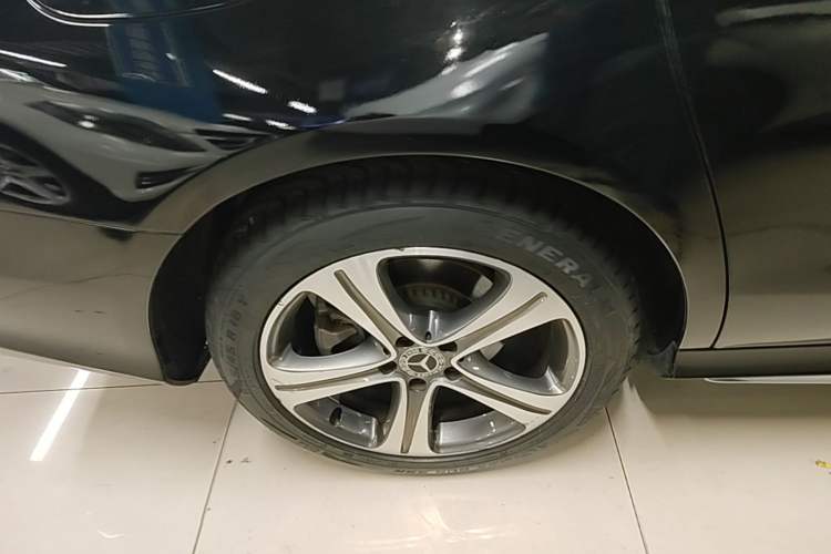 Used Mercedes-Benz E-Class 2019 E 200 L Sport Edition Right Rear Wheel Hub