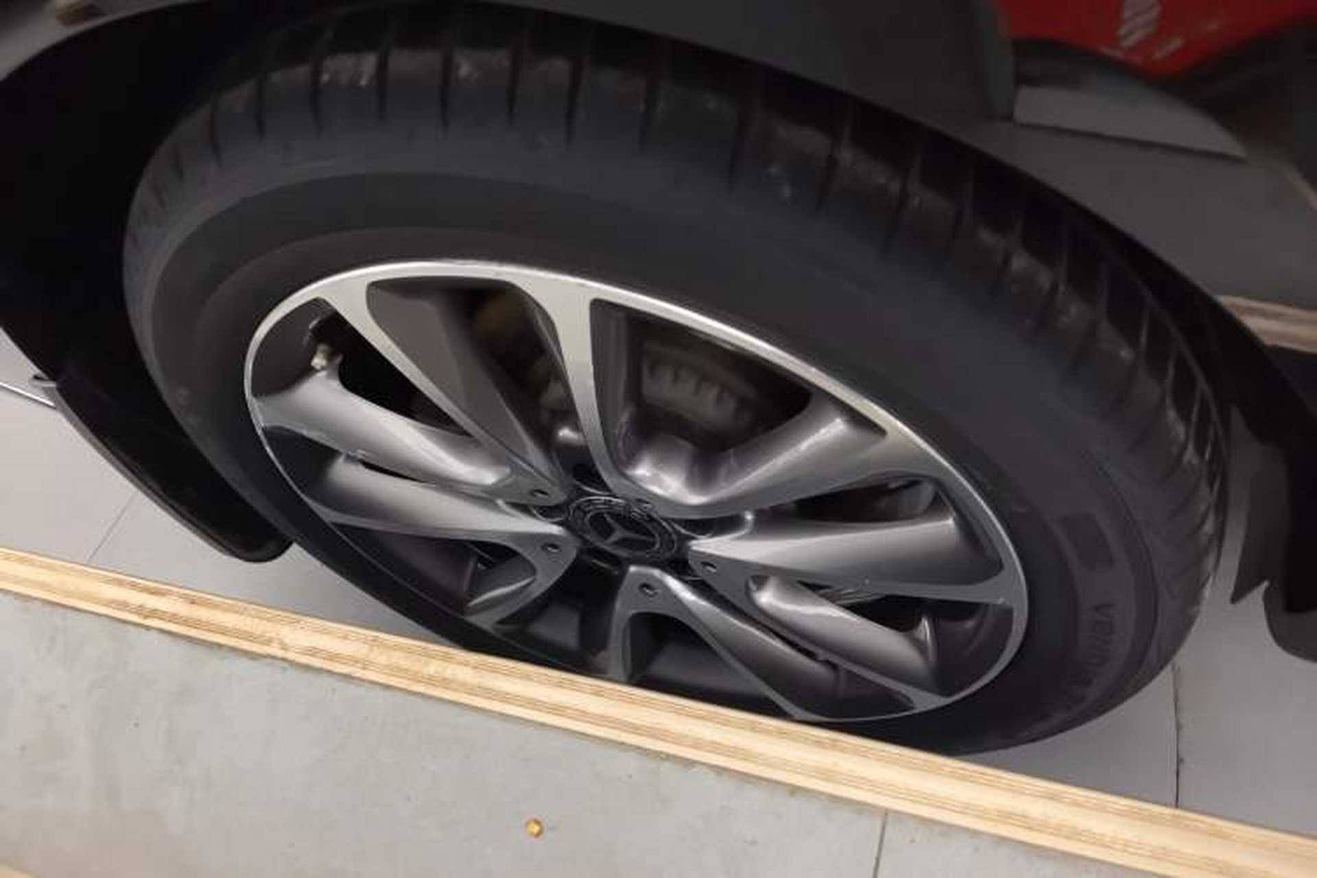 Used Mercedes-Benz E-Class 2019 E 300 L Luxury Model Right Rear Wheel Hub