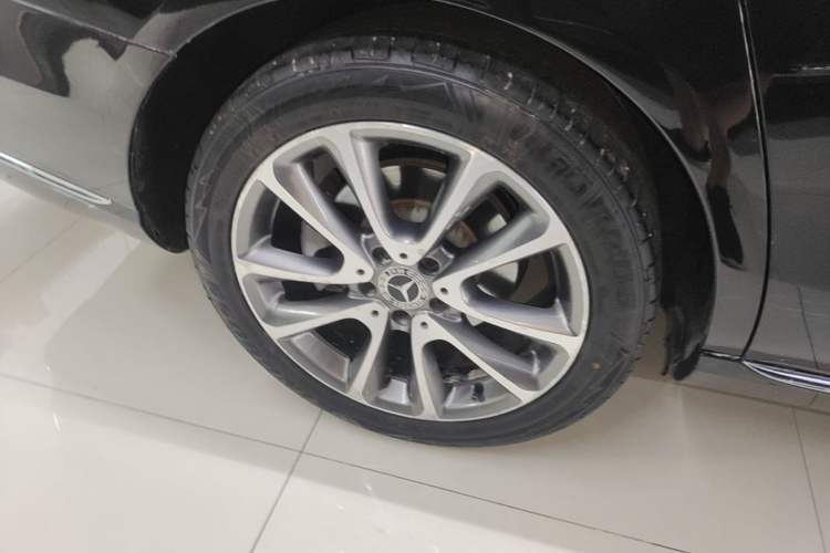 Used Mercedes-Benz E-Class 2019 E 300 L Stylish Model Right Rear Wheel Hub