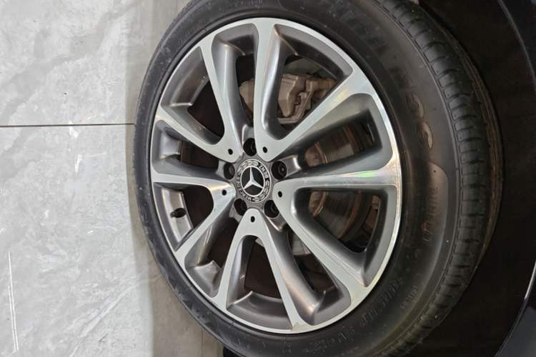 Used Mercedes-Benz E-Class 2019 E 300 L Luxury Model Right Rear Wheel Hub