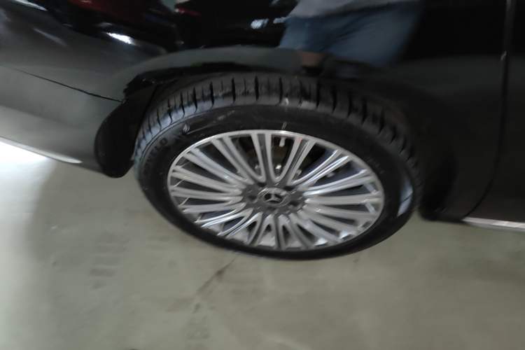 Used Mercedes-Benz E-Class 2019 Facelifted E 300 L Stylish Version Right Rear Wheel Hub