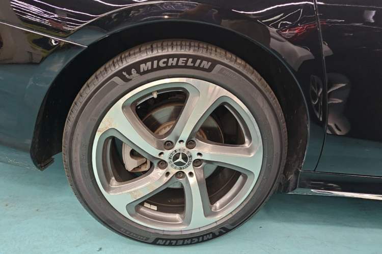 Used Mercedes-Benz E-Class 2019 Restyled E 300 L Sporty and Stylish Edition Right Rear Wheel Hub