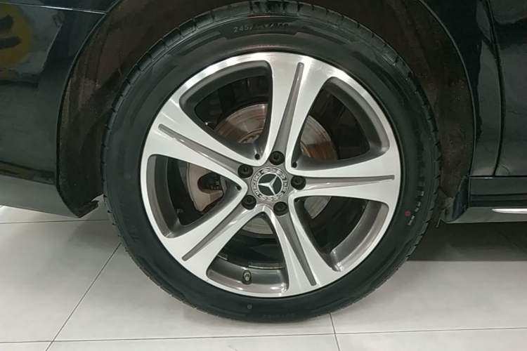 Used Mercedes-Benz E-Class 2019 E 260 L Sport Edition Right Rear Wheel Hub