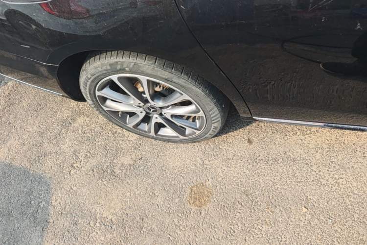 Used Mercedes-Benz E-Class 2019 Facelifted E 300 L Stylish Version Right Rear Wheel Hub
