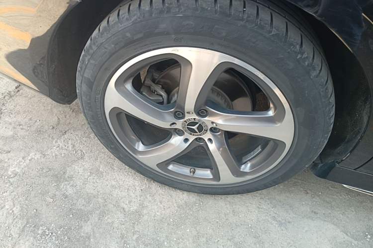 Used Mercedes-Benz E-Class 2019 E 260 L Sport 4MATIC Right Rear Wheel Hub