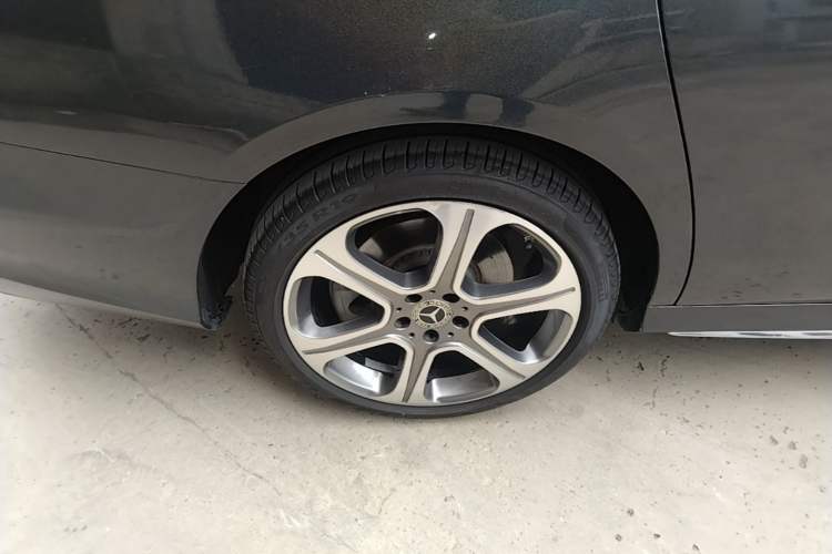 Used Mercedes-Benz E-Class 2019 E 350 L Sport 4MATIC Right Rear Wheel Hub
