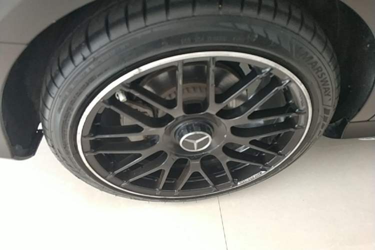 Used Mercedes-Benz E-Class 2019 E 300 L Sporty and Stylish Model Right Rear Wheel Hub