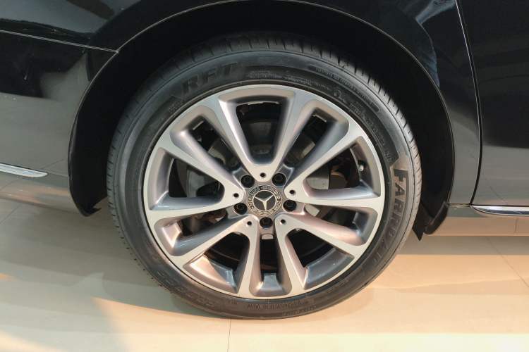 Used Mercedes-Benz E-Class 2019 E 300 L Luxury Model Right Rear Wheel Hub