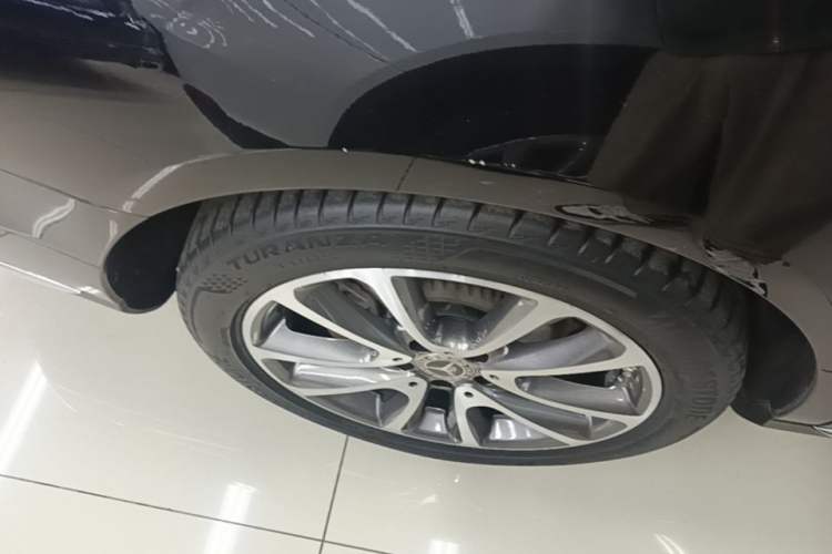 Used Mercedes-Benz E-Class 2019 Facelifted E 300 L Stylish Version Right Rear Wheel Hub