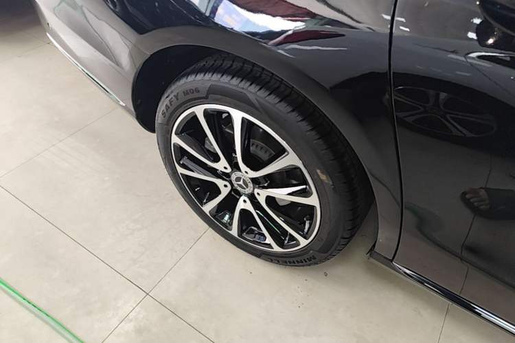 Used Mercedes-Benz E-Class 2019 E 300 L Stylish Model Right Rear Wheel Hub