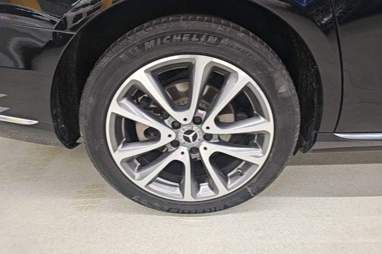 Used Mercedes-Benz E-Class 2019 E 260 L Right Rear Wheel Hub
