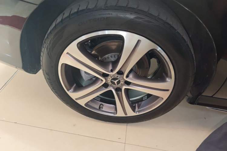 Used Mercedes-Benz E-Class 2019 E 260 L Sport Edition Right Rear Wheel Hub