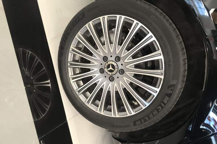 Used Mercedes-Benz E-Class 2019 Facelifted E 300 L Stylish Version Right Rear Wheel Hub
