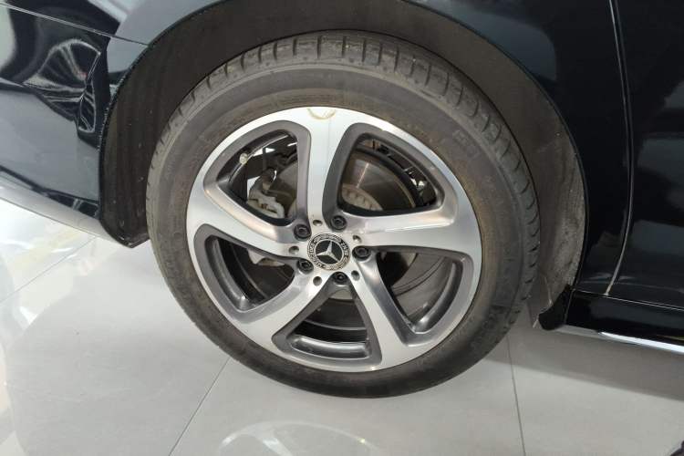 Used Mercedes-Benz E-Class 2019 E 300 L Sporty and Stylish Model Right Rear Wheel Hub