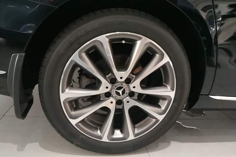 Used Mercedes-Benz E-Class 2019 E 300 L Luxury Model Right Rear Wheel Hub
