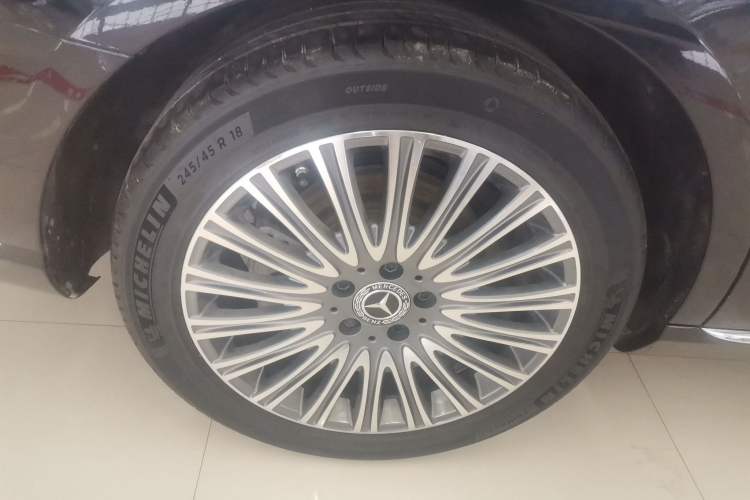 Used Mercedes-Benz E-Class 2019 Facelifted E 300 L Stylish Version Right Rear Wheel Hub