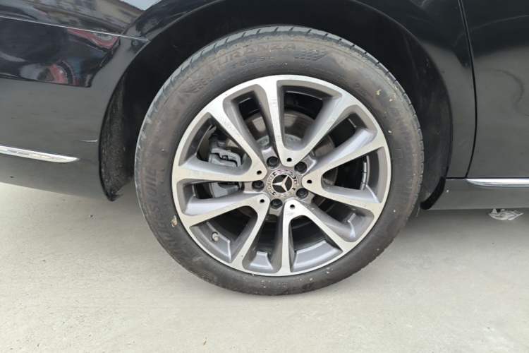 Used Mercedes-Benz E-Class 2019 Restyled E 300 L Luxury Edition Right Rear Wheel Hub