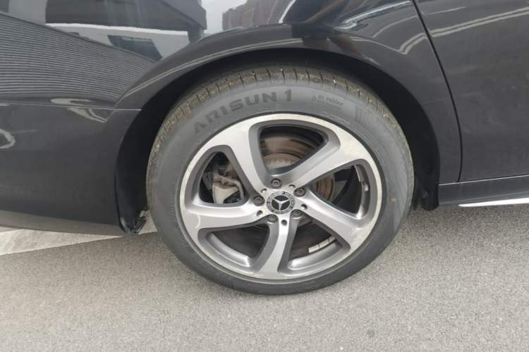 Used Mercedes-Benz E-Class 2019 E 300 L Sporty and Stylish Model Right Rear Wheel Hub