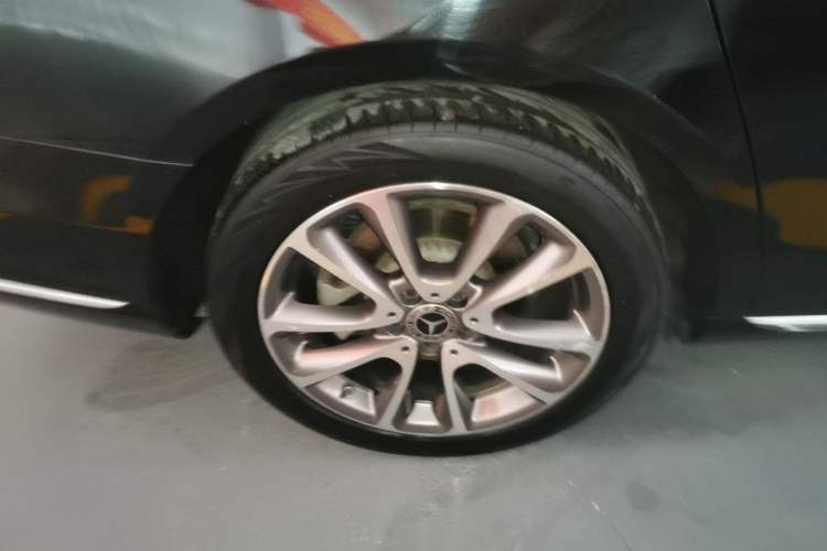 Used Mercedes-Benz E-Class 2019 E 260 L Right Rear Wheel Hub