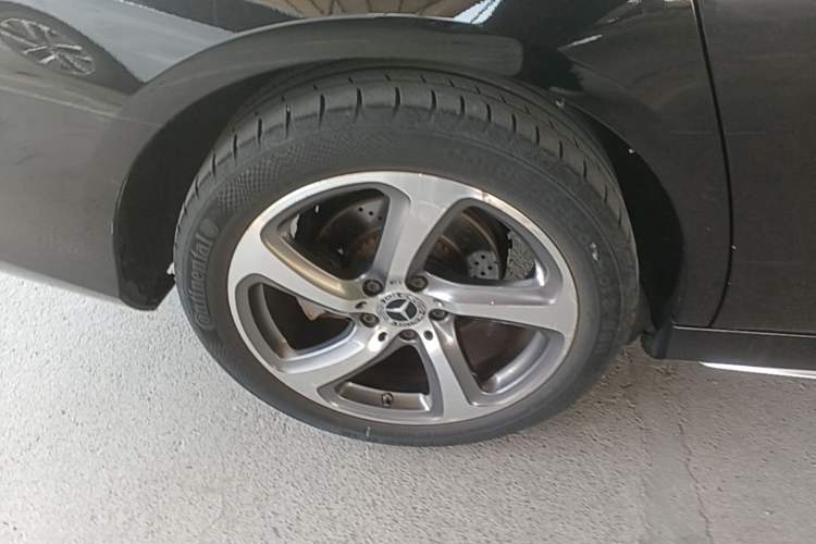 Used Mercedes-Benz E-Class 2019 Restyled E 300 L Sporty and Stylish Edition Right Rear Wheel Hub