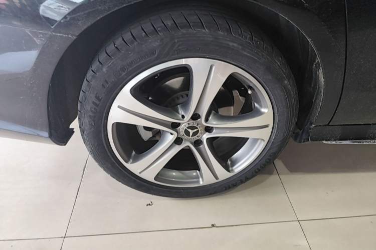Used Mercedes-Benz E-Class 2019 E 200 L Sport Edition Right Rear Wheel Hub